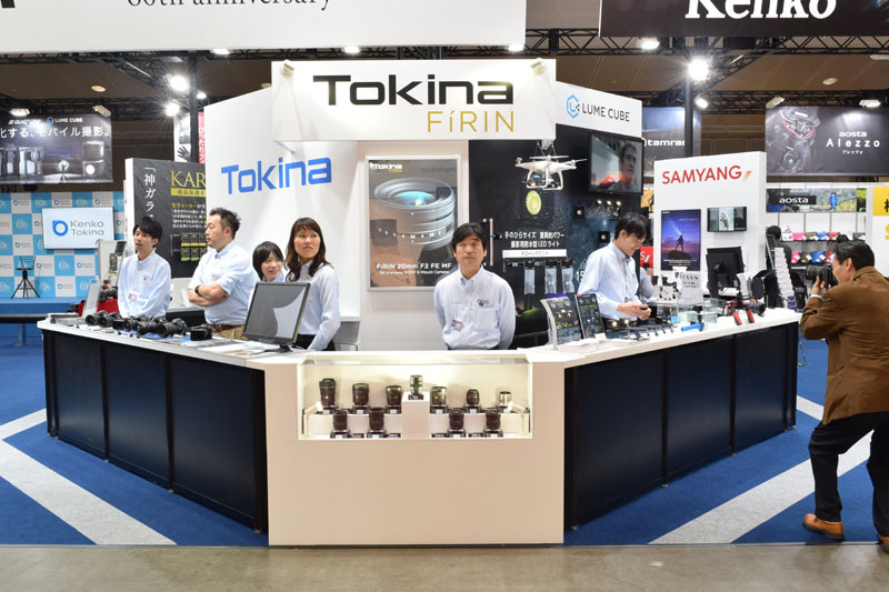 The central part of Kenko Tokina general zone booth was dedicated to the new premium Tokina lens series and its first model: the new Tokina FíRIN 20mm F2 FE MF.